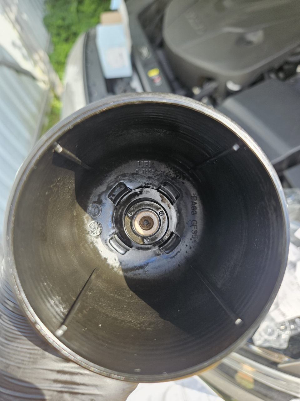 На дне увидел UFI filters. В следующий раз закажу товар с артикулом 25.110.00. — Volvo V60 (2G). Запчасти на фото: 2511000
