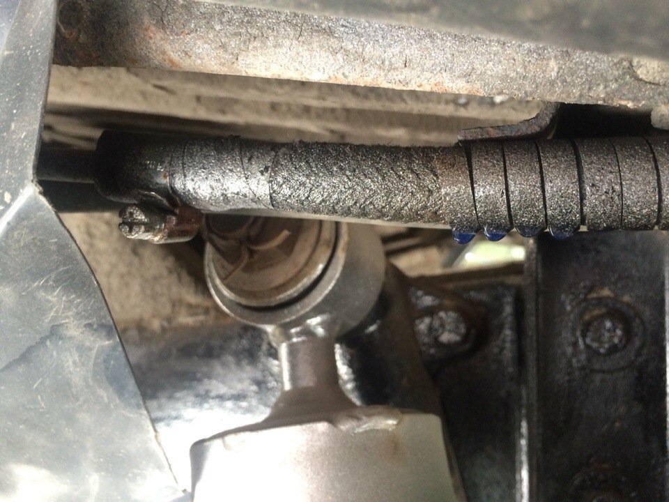 протекает — Land Rover Range Rover (1G)