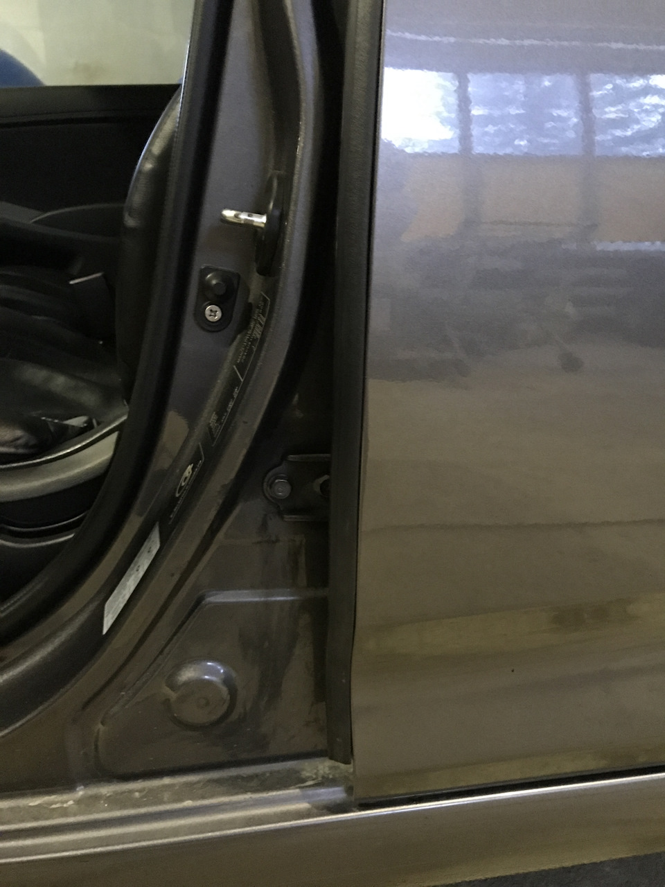 Уплотнитель вертикальный. — Hyundai Solaris (1G)