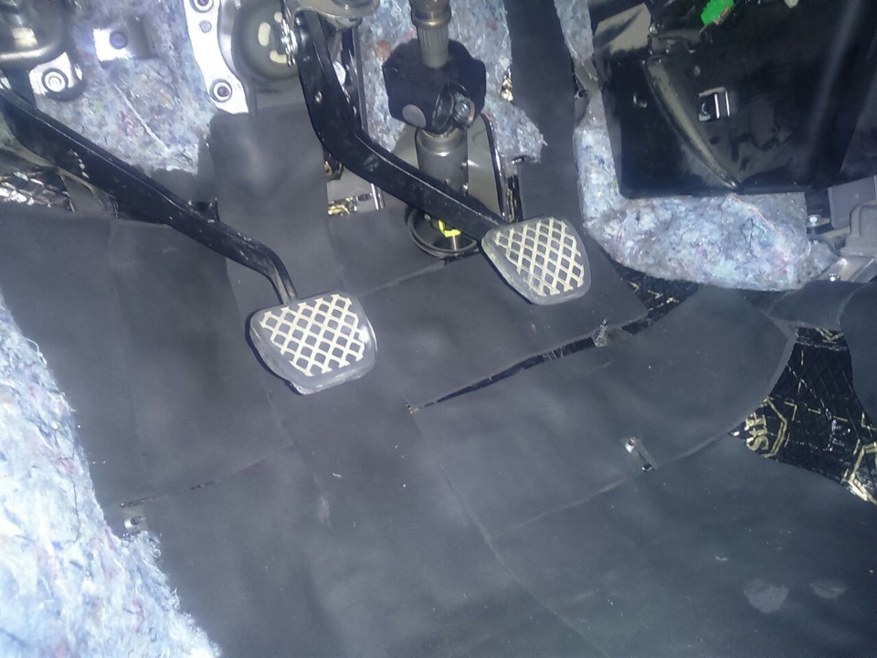 пол водителя — Honda Civic 4D (8G)
