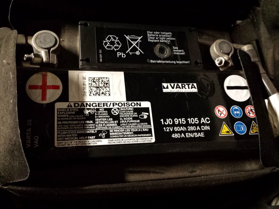 Родная старушка — Volkswagen Tiguan (1G). Запчасти на фото: 1J0915105AC