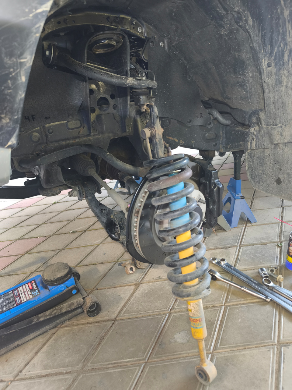 Амортизаторы Bilstein B8 5100 - Toyota Tacoma (3G) бензин, 3,5 л, 2023 года тюни - изображение номер два