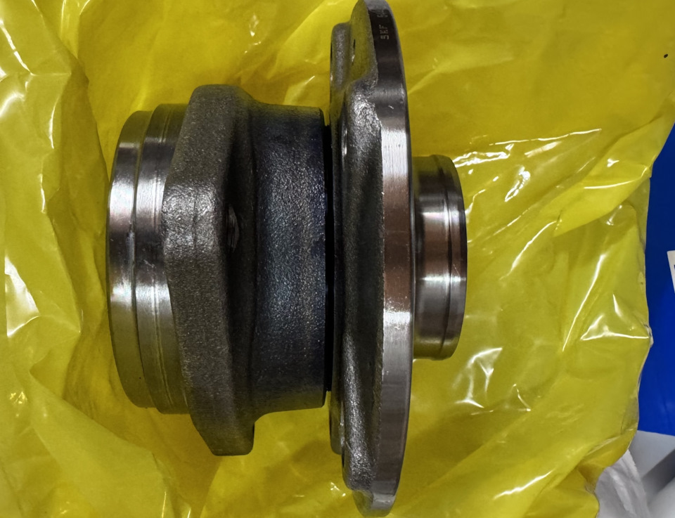 SKF VKBA 7011 — Volkswagen Tiguan (2G). Запчасти на фото: VKBA7011