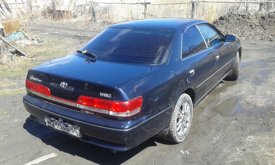 Крыло так руки и не дошли сделать — Toyota Mark II (100)