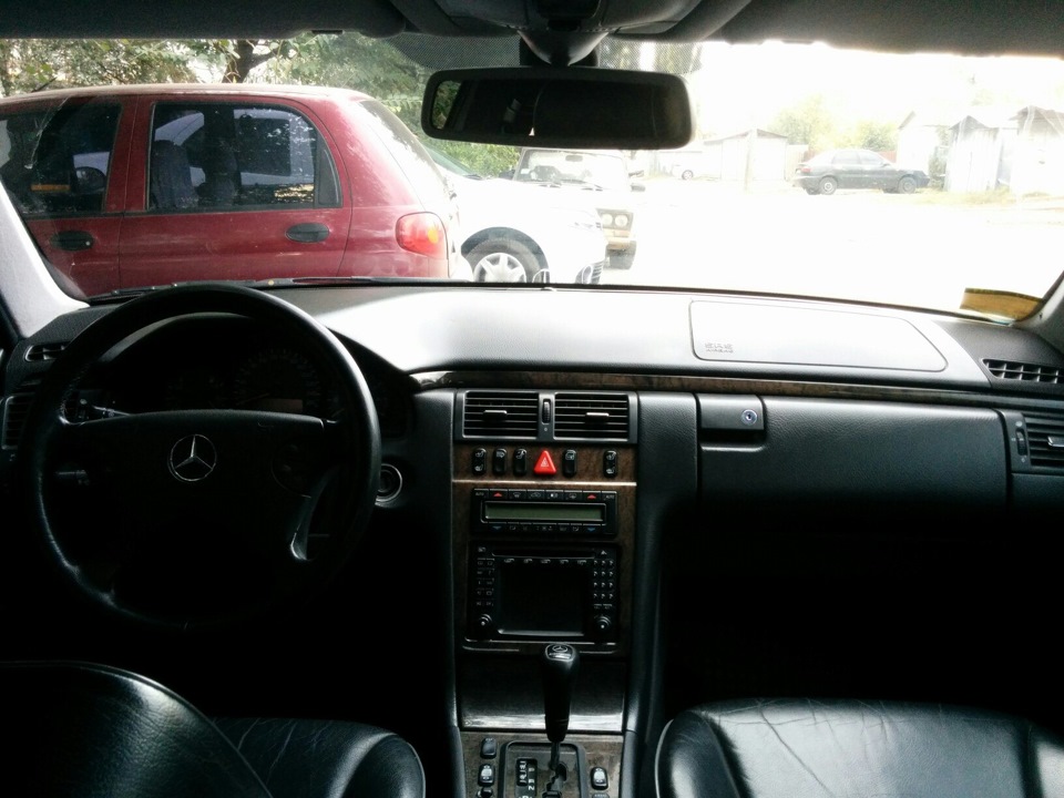 Фото в бортжурнале Mercedes-Benz E-Class (W210)