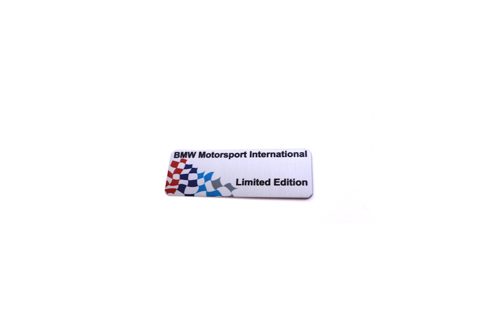 Эмблема BMW Motorsport International Limited Edition (арт. 51 14 2 263 583) — BMW 3 series Coupe (E36). Запчасти на фото: 51142263583