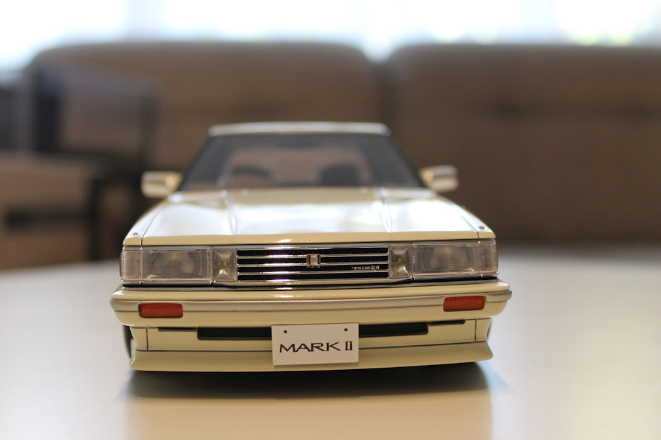 Ignition Model 1/18 Toyota Mark II Grande (GX 71) Limited