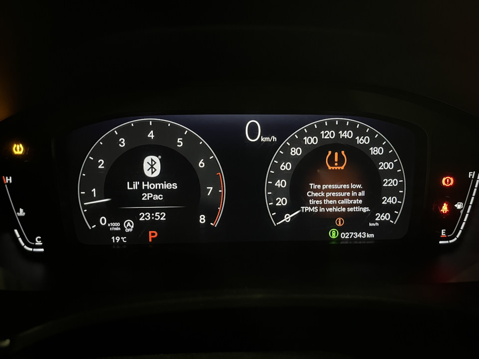 Уже 2 раз с интервалом раз в 2 недели наблюдаю такую картину — Honda Civic 4D (11G)