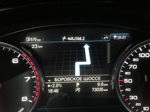 Простая стрелка — Audi A8 (D4)