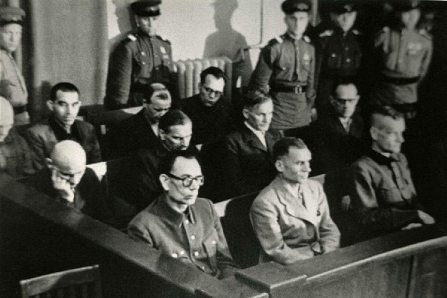 Из-за опасения волнений, судебный процесс над предателями-власовцами проводился в закрытом режиме. — ГАЗ Соболь 4х4