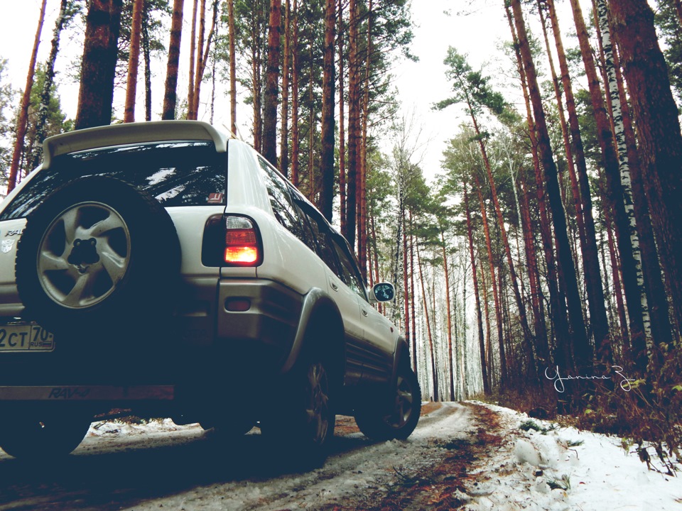Фото в бортжурнале Toyota RAV4 (I)