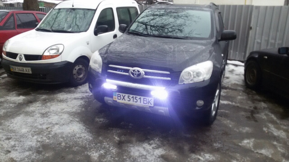 Фото в бортжурнале Toyota RAV4 (III)