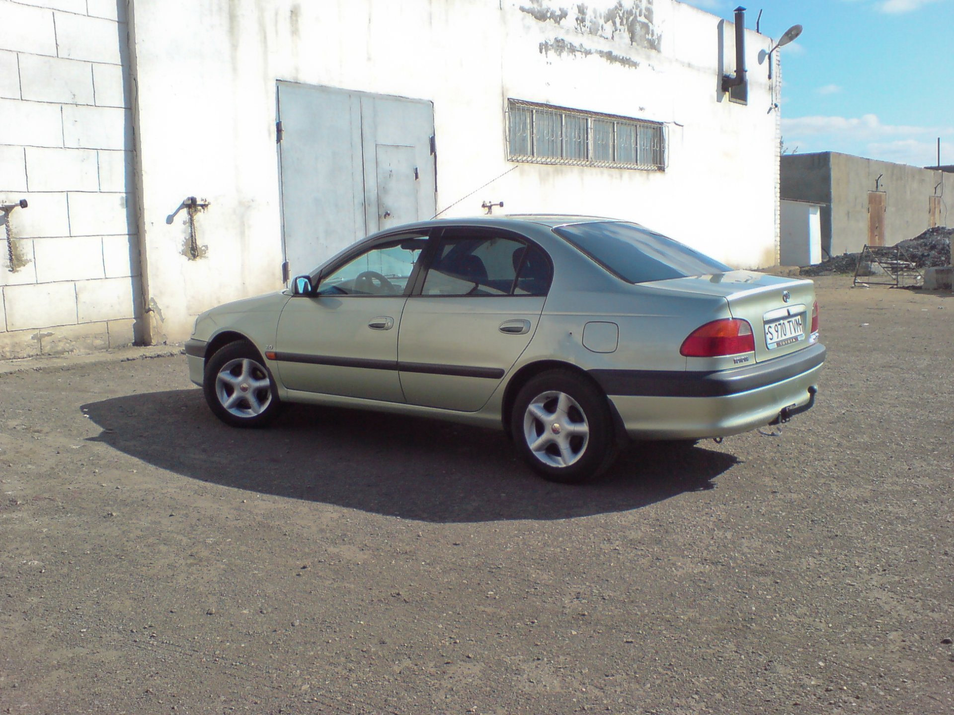 Фото в бортжурнале Toyota Avensis I