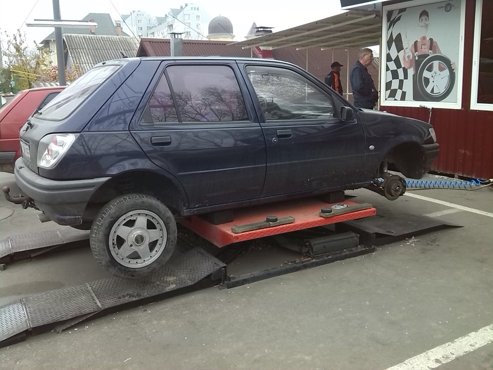 зад уже готов, передок ждет свой комплект! — Ford Fiesta (Mk III)