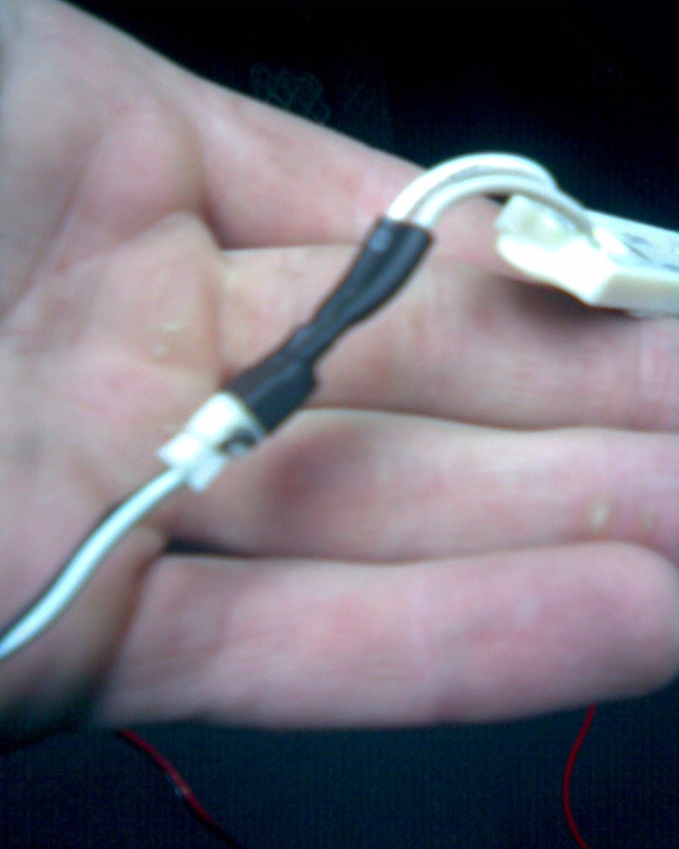Вот такой вот разъём очень маленький кстати — Audi A6 (C4)