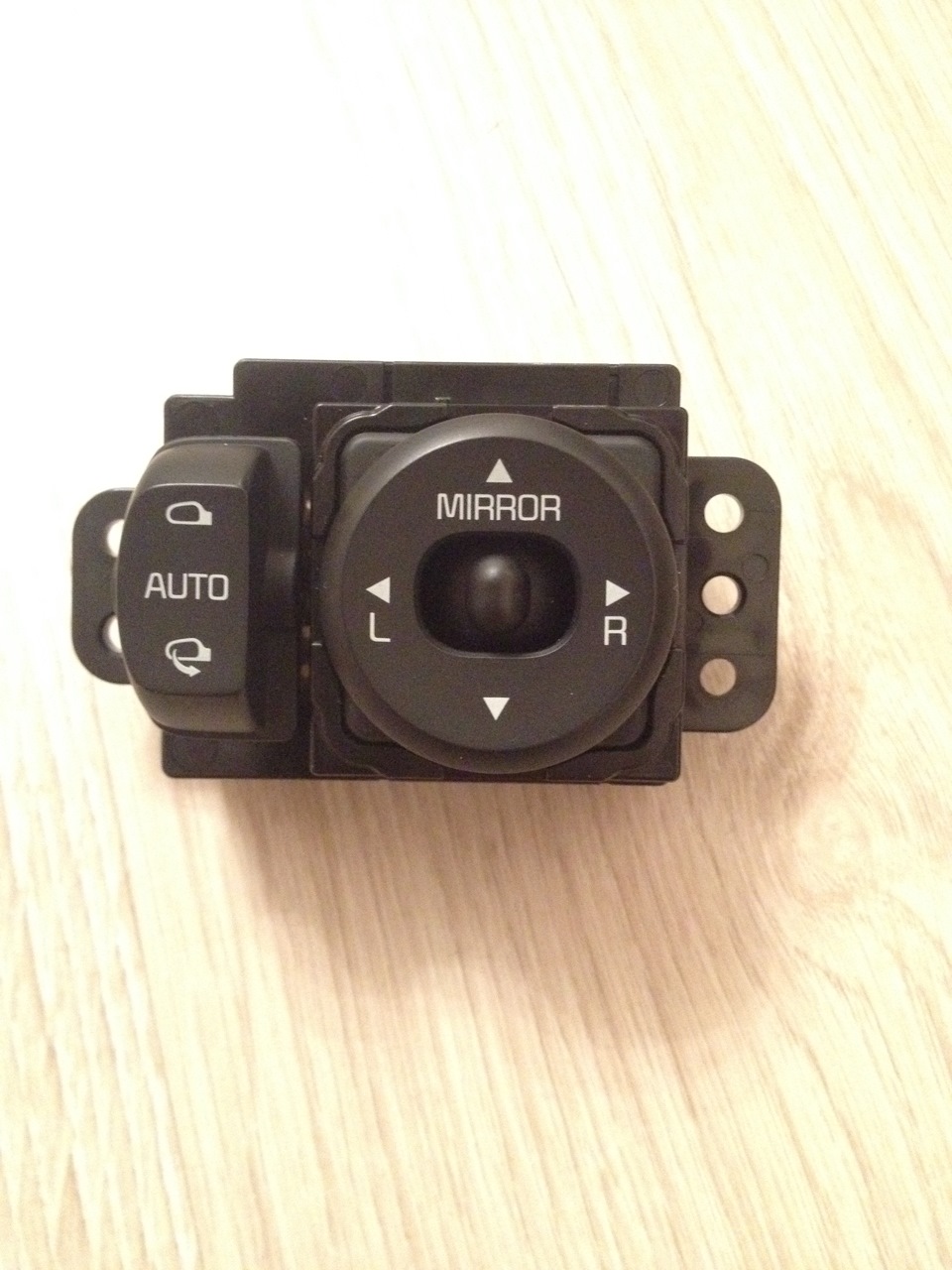 Блок регулировки зеркала с кнопкой складывание/раскладывание/авто режим — KIA Ceed (2G)