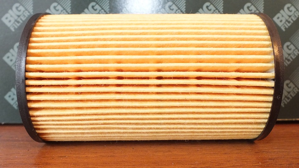Фильтр масляный BIG FILTER GB-1163 — Opel Astra J. Запчасти на фото: GB1163