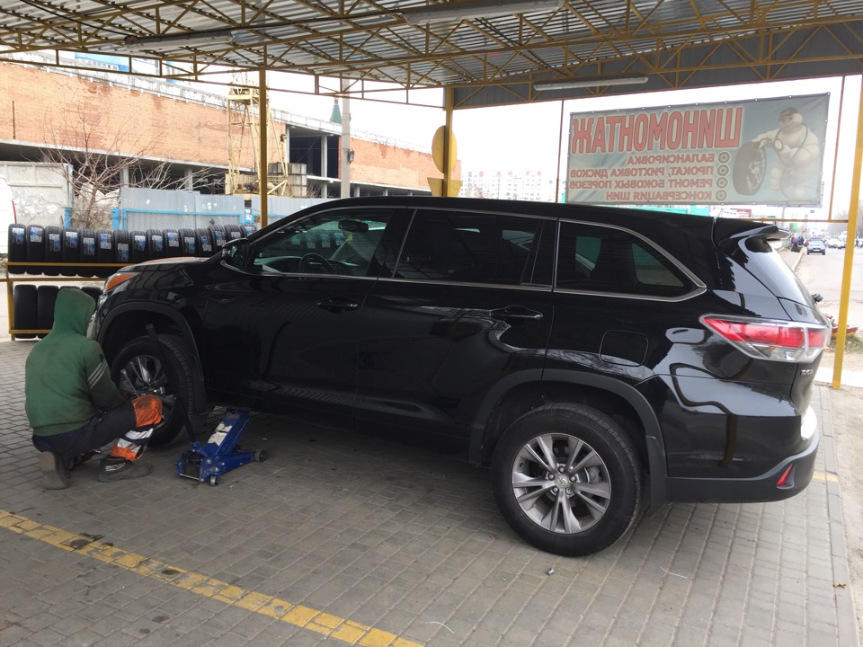 Шиномонтажка — Toyota Highlander (XU50)