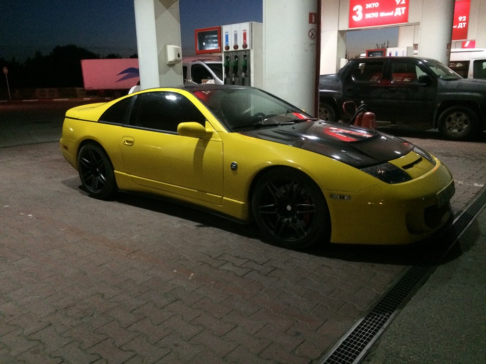 ночью на заправке — Nissan 300ZX (Z32)