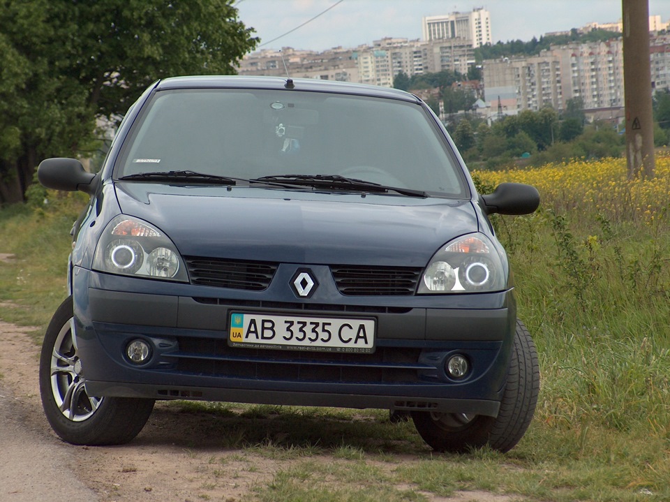 =) — Renault Clio Symbol
