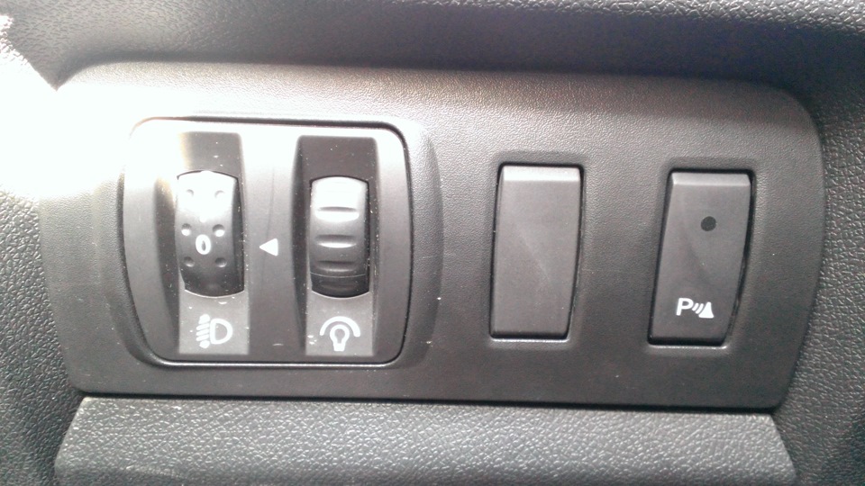 кнопка на месте — Renault Fluence