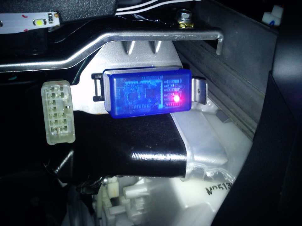 Установленный адаптер ОBD II ELM 327 Interface bluetooth — Mitsubishi Lancer IX