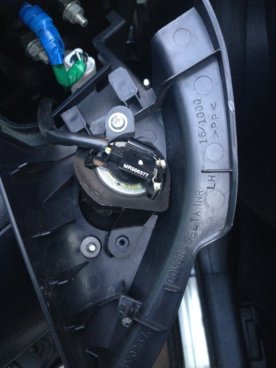 Ограблен — Mitsubishi Lancer X. Запчасти на фото: MR986377