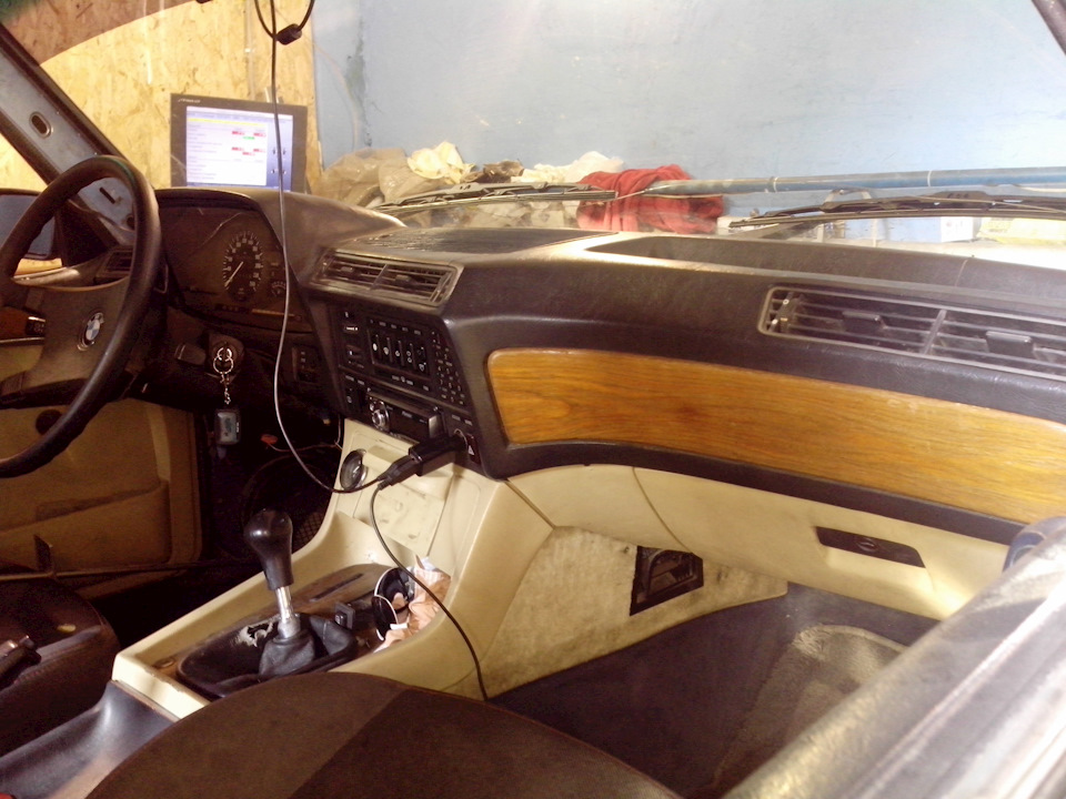 Фото в бортжурнале BMW 7 series (E23)