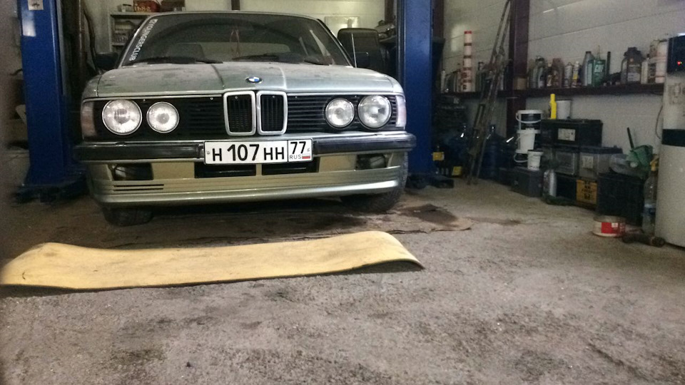 Фото в бортжурнале BMW 7 series (E23)