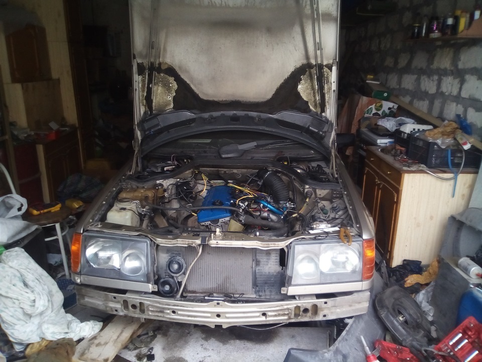 Моя ласточка. Скоро запоет :) — Mercedes-Benz E-Class (W124)