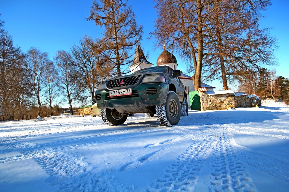 Церковь усадьбы Поленово — Mitsubishi Montero Sport (1G)