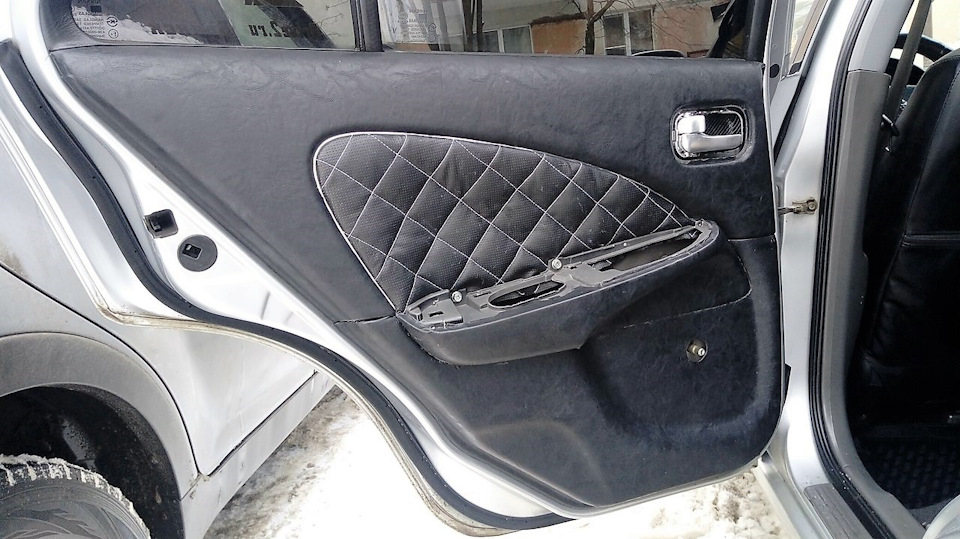 навесили дверную карту — Nissan Almera Classic (B10)