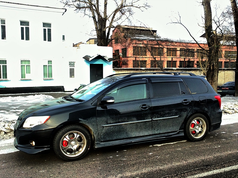 Здесь в войну гранаты лили — Toyota Corolla Fielder (E130)
