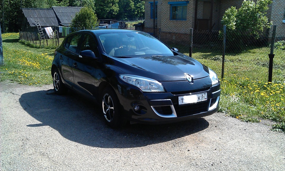 Результат на следующее утро на фоне соседского дома:) — Renault Megane III