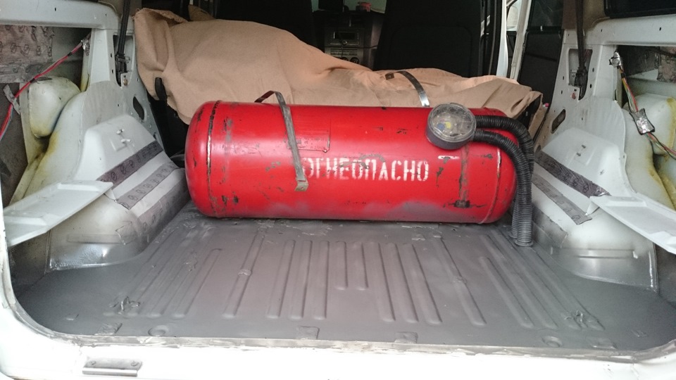 Приобрел в магазине импортную смолу и пролил весь пол, включая стыки и швы, а сверху в швы и углубления, в неимоверных количествах, была залита Мовиль. — УАЗ Patriot