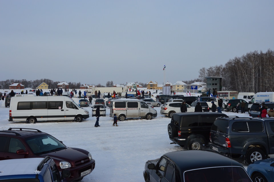 В закрытом парке жизнь кипит — Toyota Vista (50)