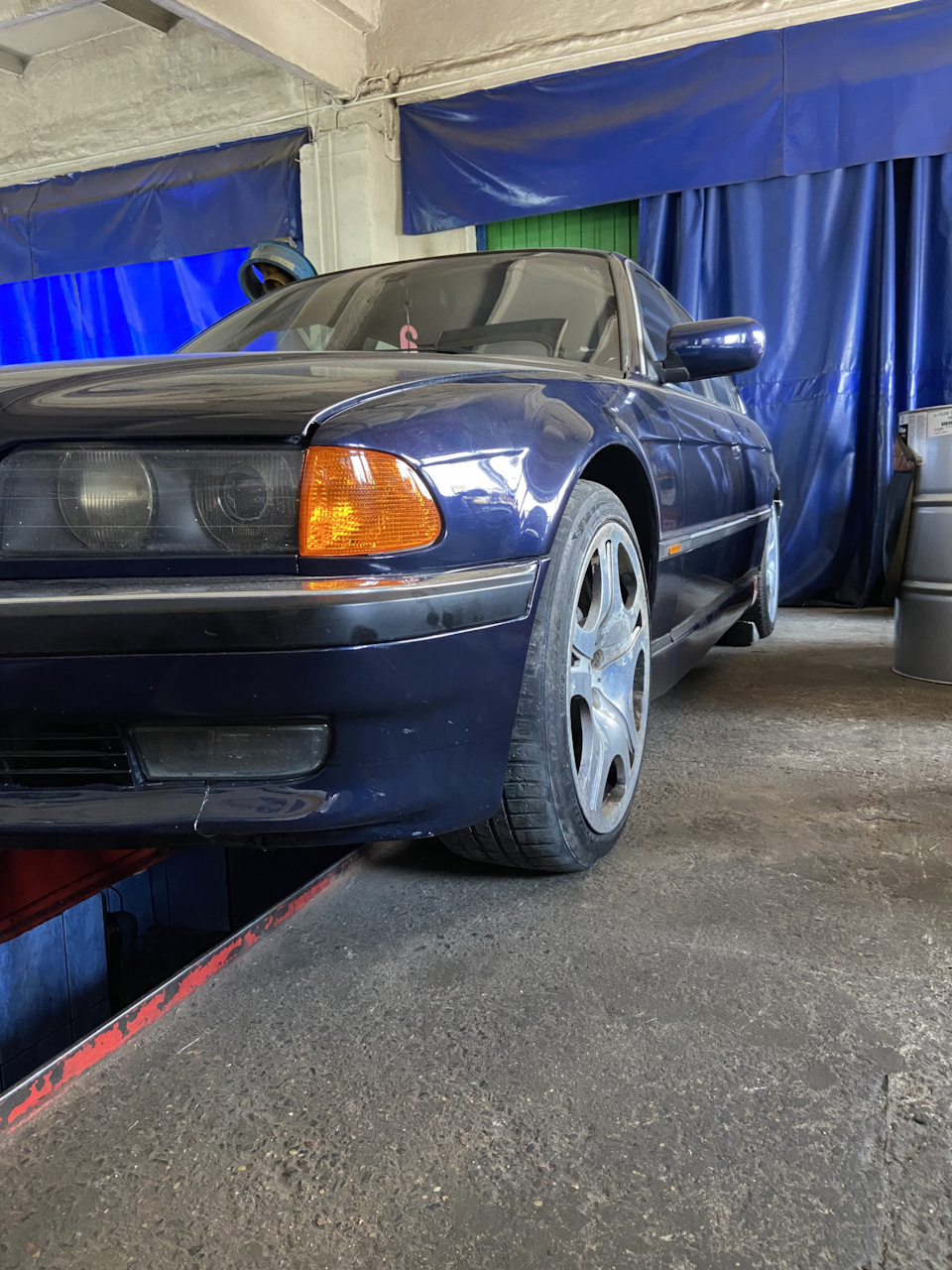 Фото в бортжурнале BMW 7 series (E38)