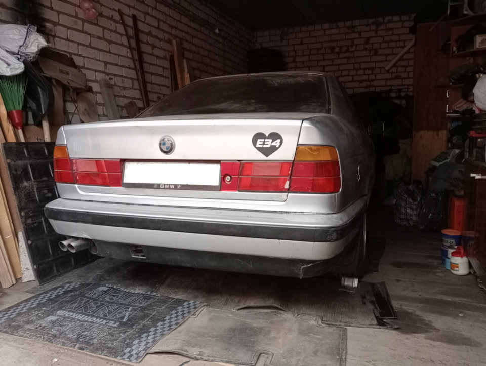 Общий вид кормы — BMW 5 series (E34)