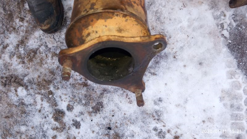 Здесь свернул шпильку, рассверлил и затянул потом на болт М10 с медной гайкой. — Chery Tiggo 1