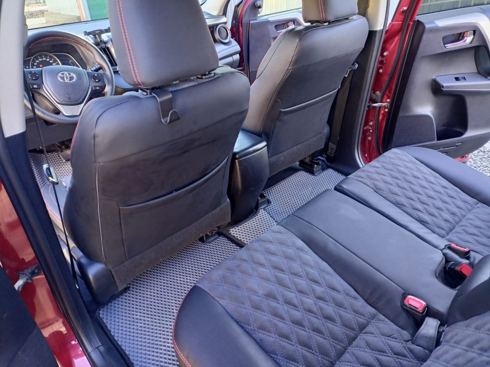 Фото в бортжурнале Toyota RAV4 (IV)
