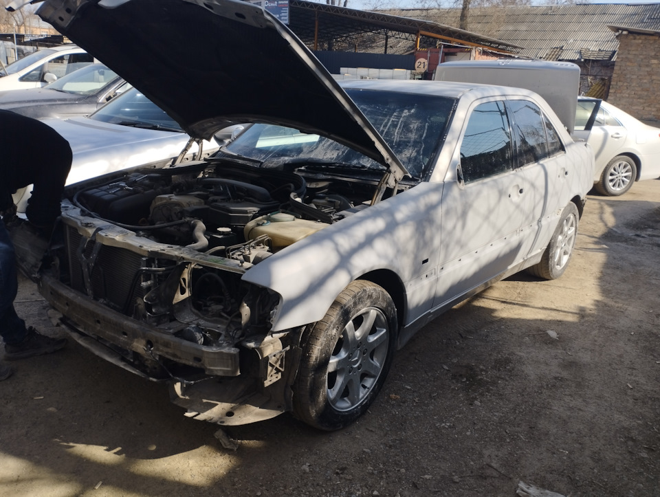 Фото в бортжурнале Mercedes-Benz C-Class (W202)