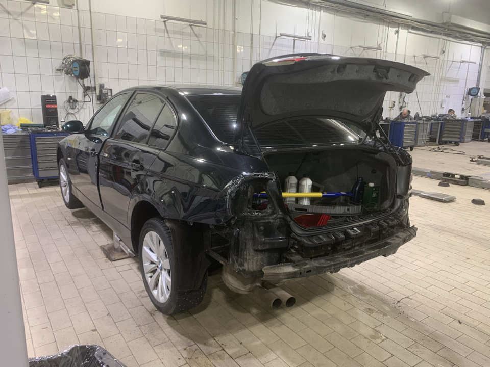 Битое крыло (процесс разборки) — BMW 3 series (E90)