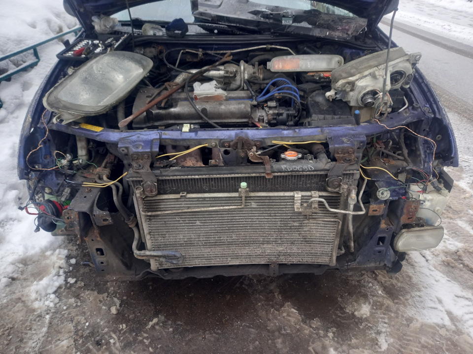 Картина маслом 😒хвост лонжика правого ещё замяло — Mazda 323 V
