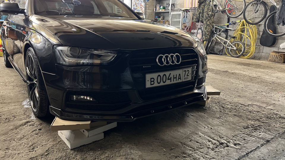 с другой стороны — Audi A4 (B8)