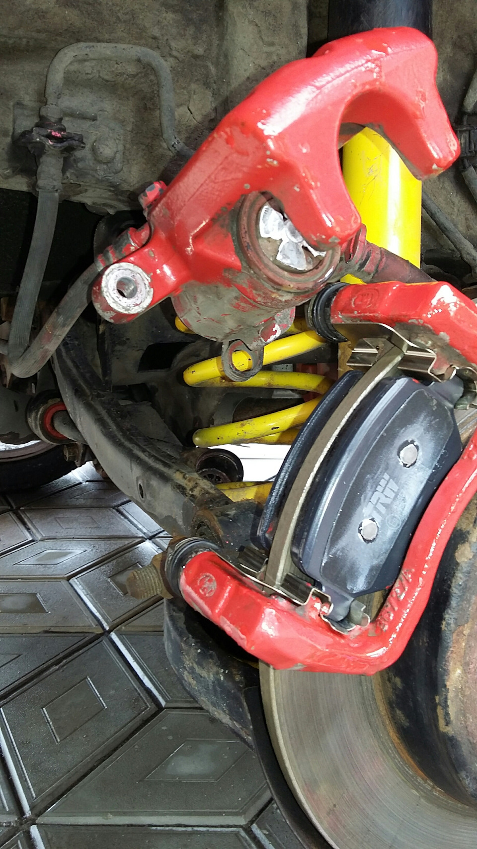 Новые колодки на месте. — KIA Ceed (2G)