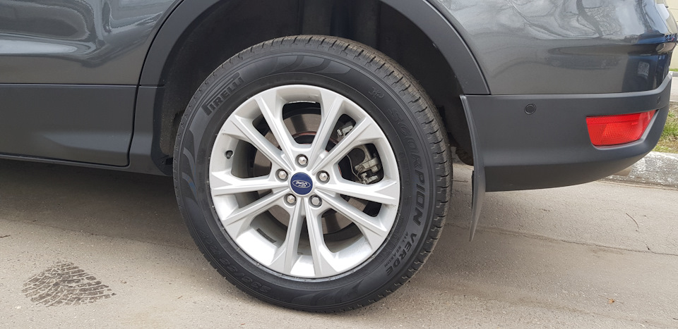 После мойки — Ford Kuga (2G)