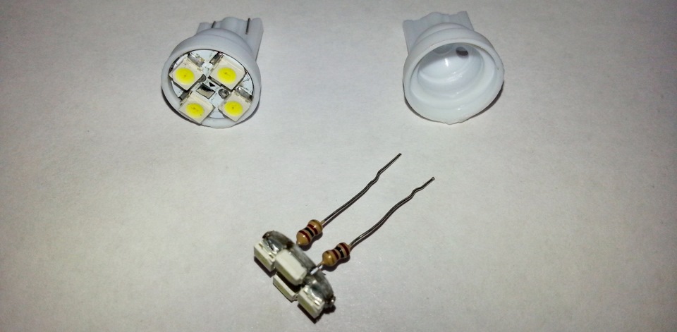 4 SMD LED лампа W5W — Toyota Prius (30)