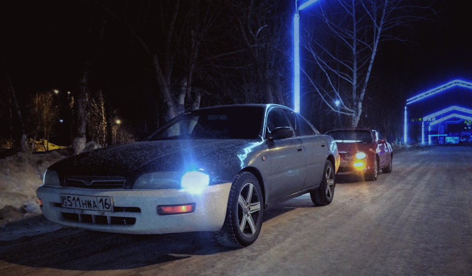 Чёрный лис и подружка целика=) — Toyota Corona EXiV (2G)