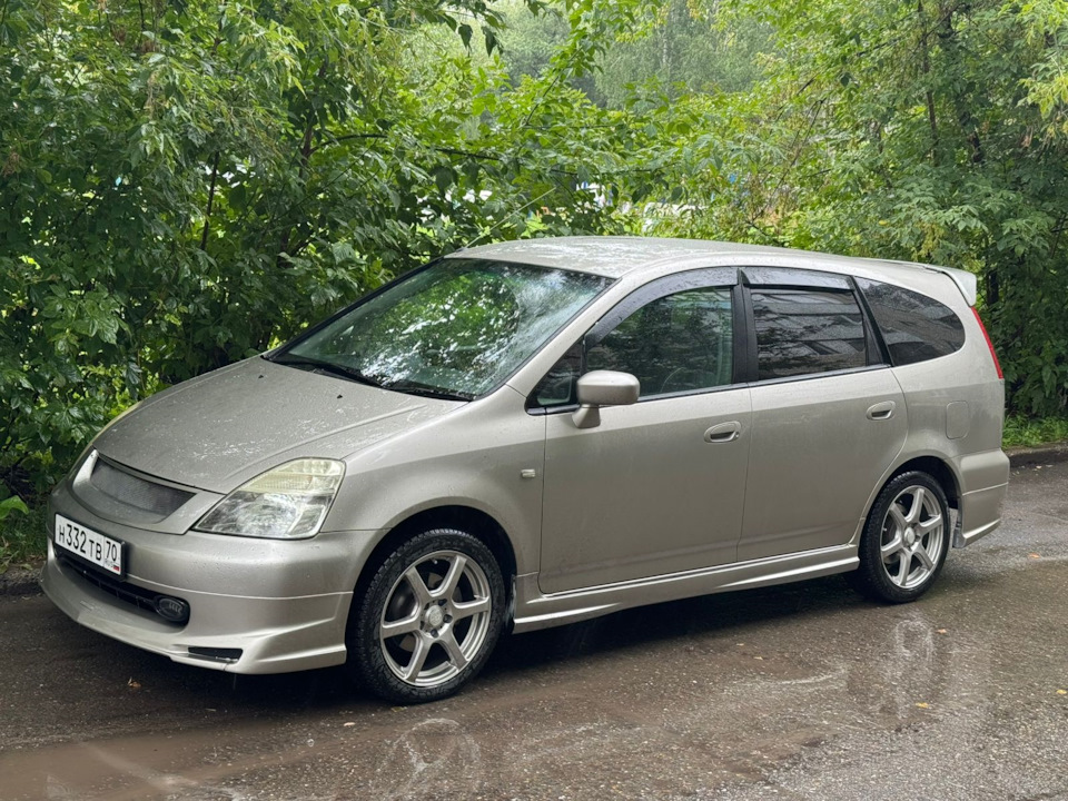 Фото в бортжурнале Honda Stream (RN1-5)
