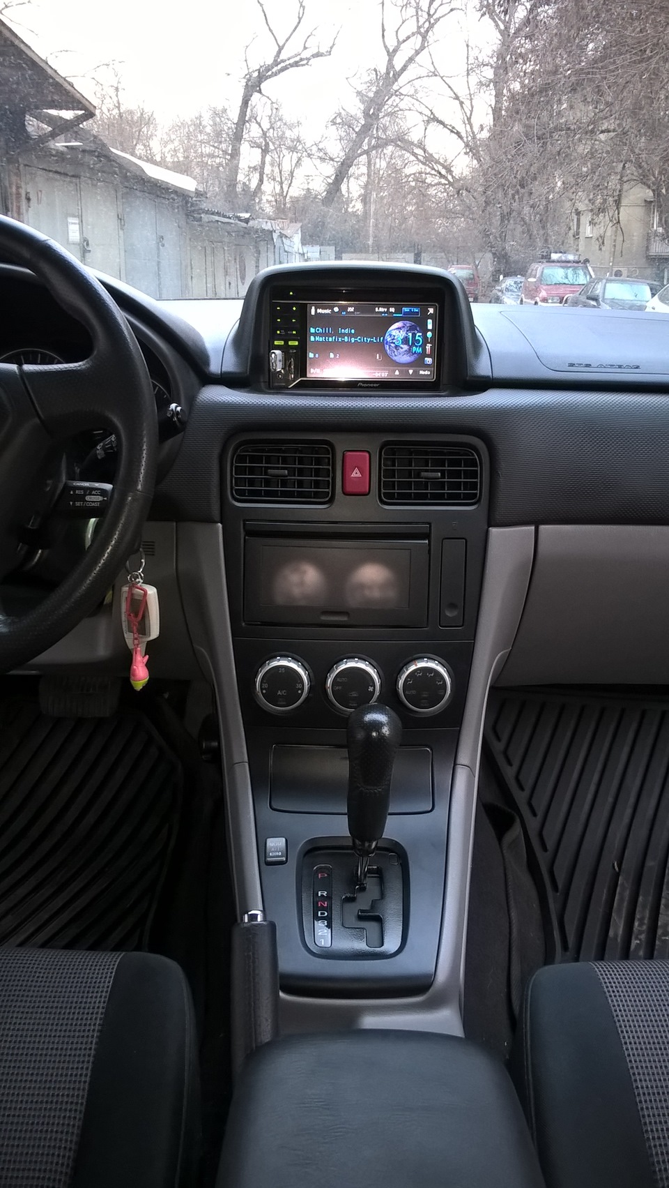 Черная панель — Subaru Forester (SG)